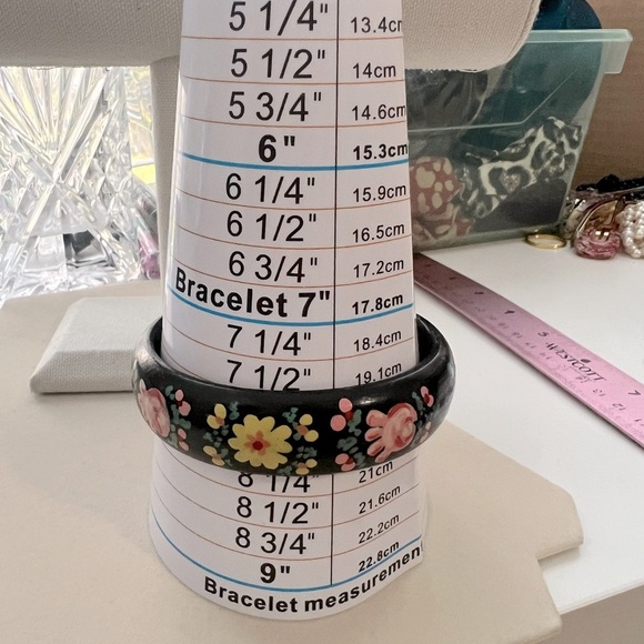 Vintage Wooden Floral Black Bangle Bracelet - Picture 1 of 3